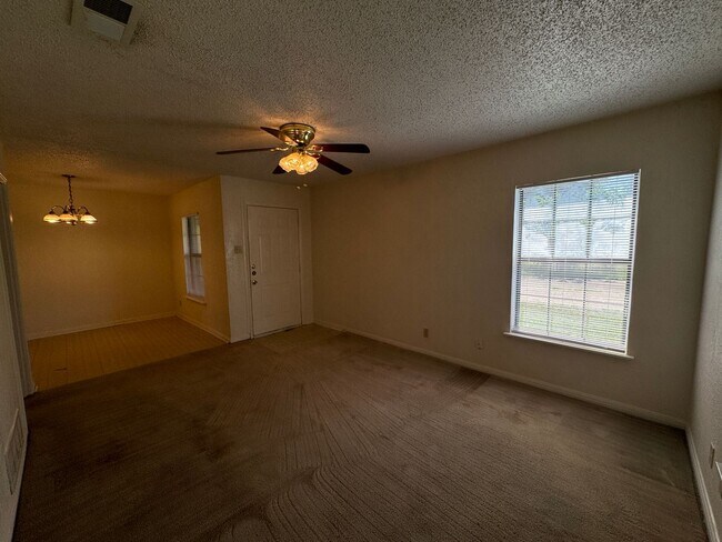 Foto del edificio - 708-708 Carrie Ave