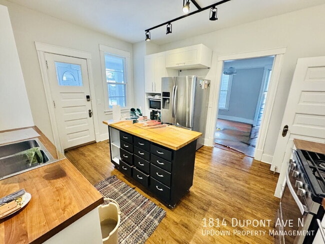 Foto del edificio - 1814 Dupont Ave N