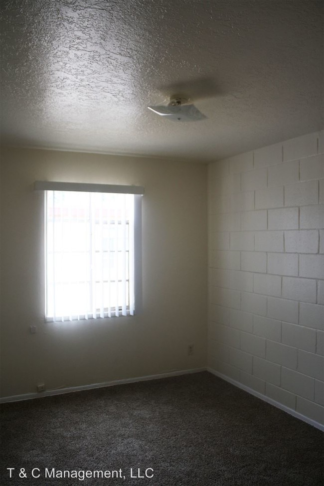 Building Photo - 1400 Amherst Dr SE