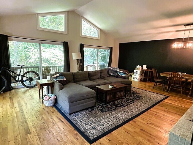 Foto del edificio - Spacious 3BR/2BA Home Near Downtown Boone ...