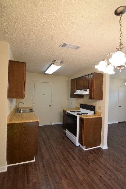 Foto del edificio - 2249 Hilltop Loop