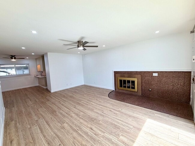 Building Photo - Beautifully Remodeled 2 Bed / 2 Bath Condo in Westarms – Prime Claremont Location!