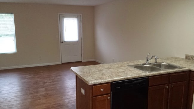 Building Photo - 1431 Esic Dr