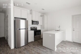Building Photo - 444 Frio Ln