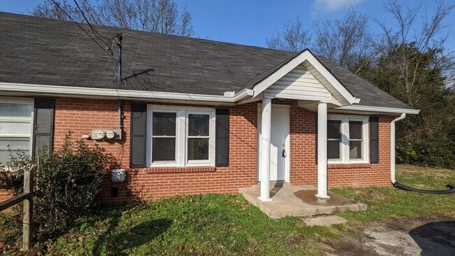 LOCATION ! Washer/Dryer Included 2 Bedroom - LOCATION ! Washer/Dryer Included 2 Bedroom House