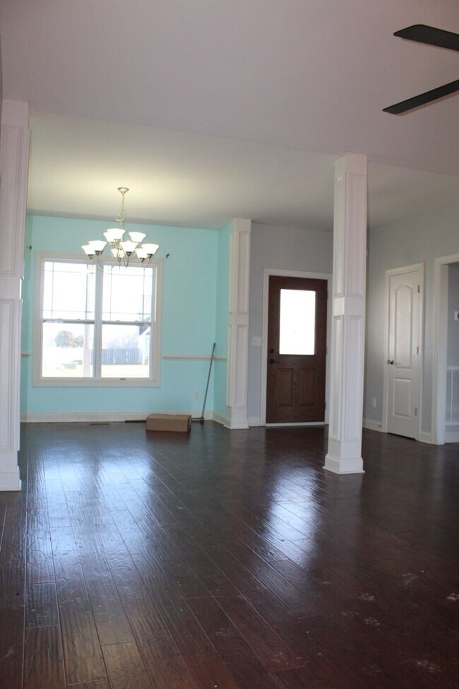 Foto del edificio - 3 Bed/2 Bath w/ Finished Bonus Room