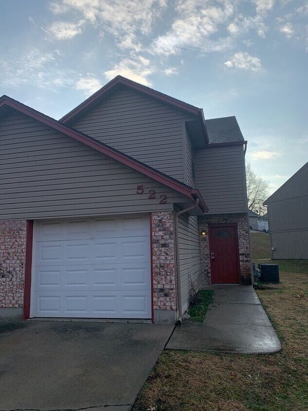 Foto principal - 522 NE Churchill St