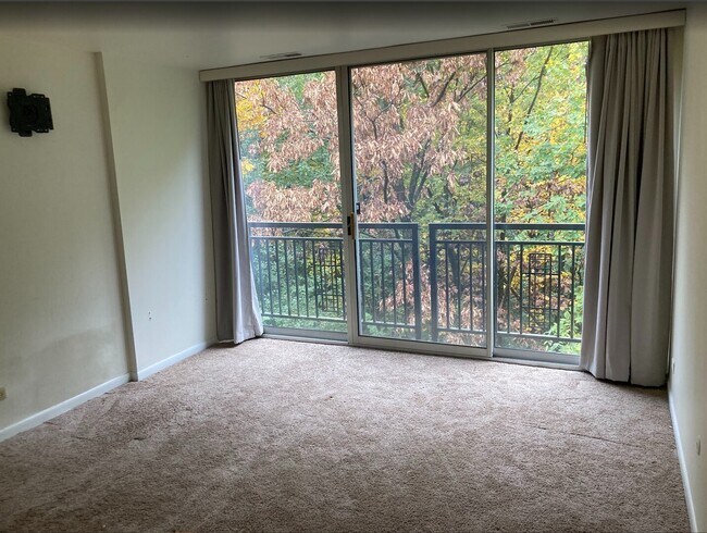 Foto del edificio - 1811 Four Lakes Ave