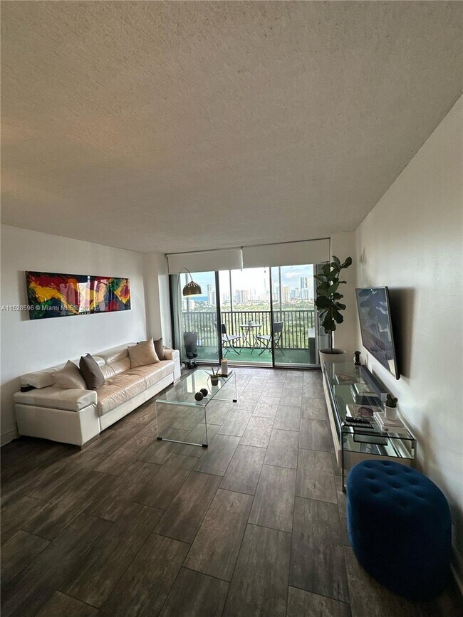 Building Photo - 20301 W Country Club Dr