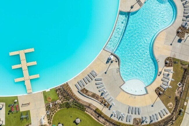 Foto del edificio - 3032 Majestic Sunrise Dr