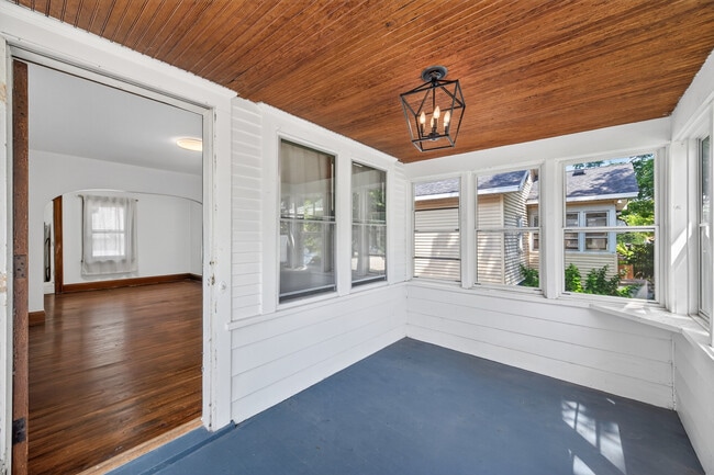 Building Photo - 421 Goodhue St