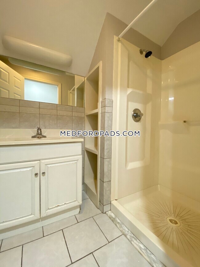 Foto del edificio - 20 Benton Rd