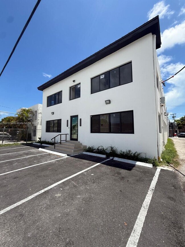 Foto del edificio - 2436 SW 7th St