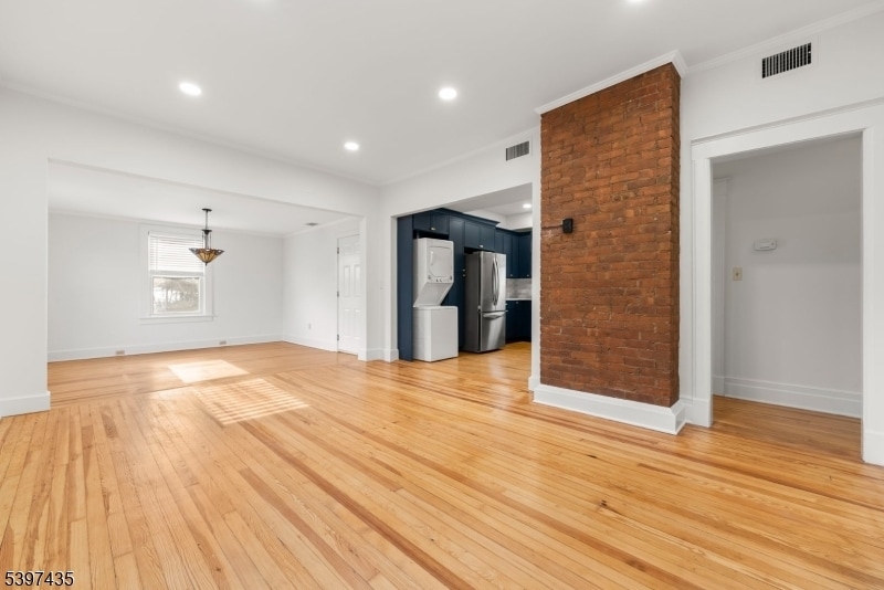 Primary Photo - 39 Walnut St