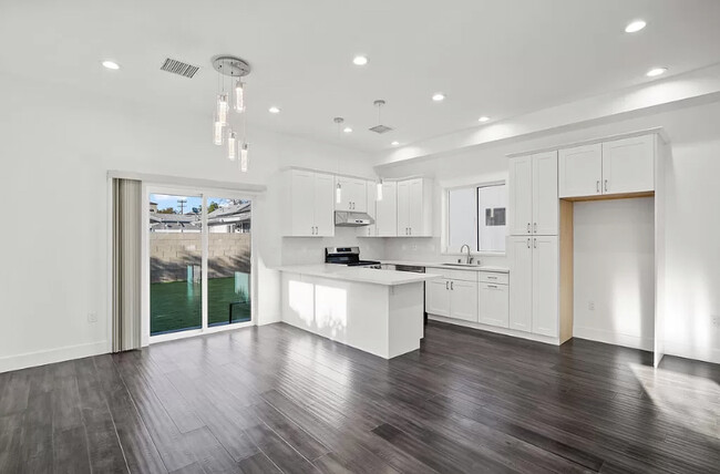 Foto del edificio - 21813 Cohasset St