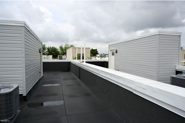 Foto del edificio - 6 br, 3 bath House - 1808 WILLINGTON ST Un...