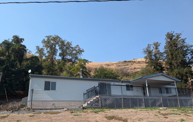 Building Photo - Spacious Horse Property on Thunderhill Roa...