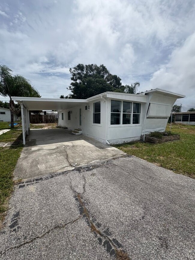 Building Photo - 2110 Orange Dr