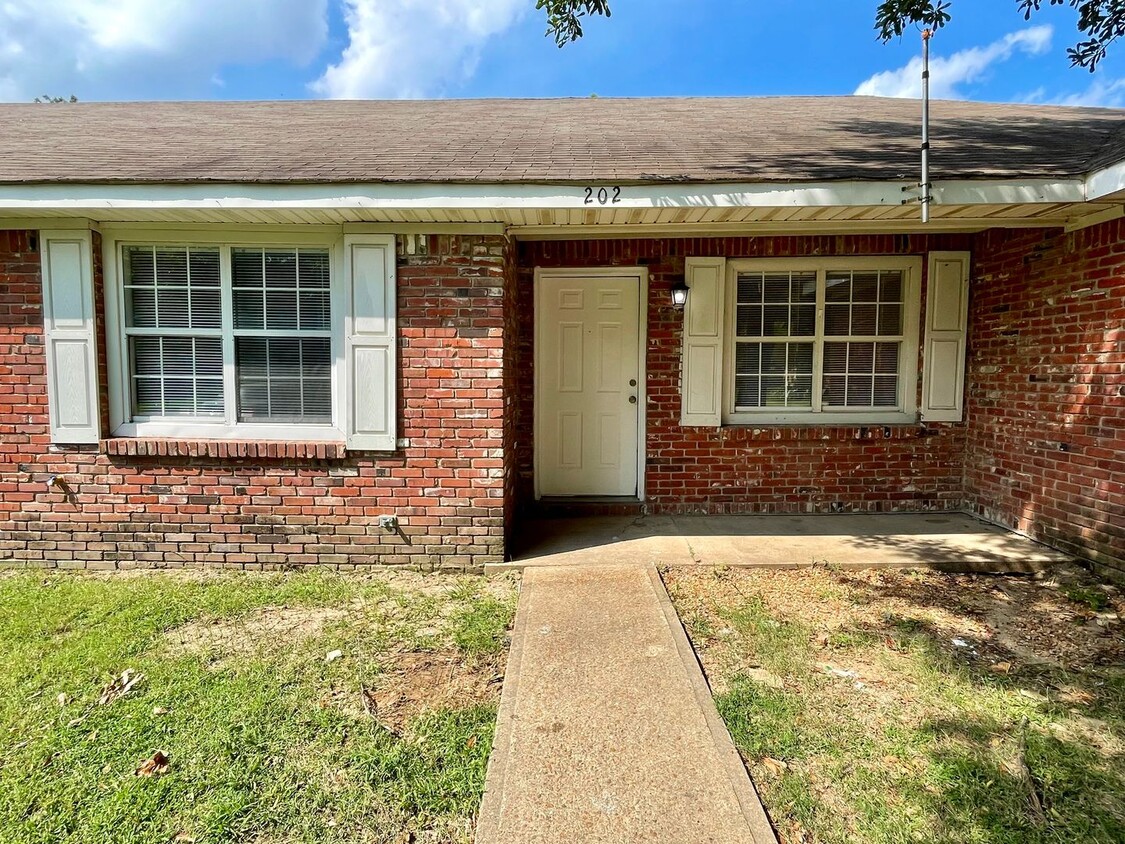 Primary Photo - 2 Bed / 1 Bath Apartment In Truman Availab...