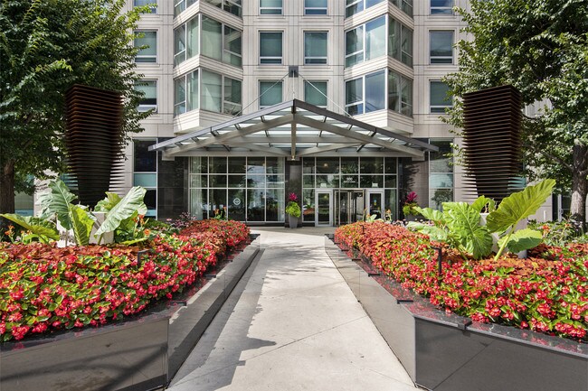 Left Bank Apartments Chicago Il Building Photo Left Bank
