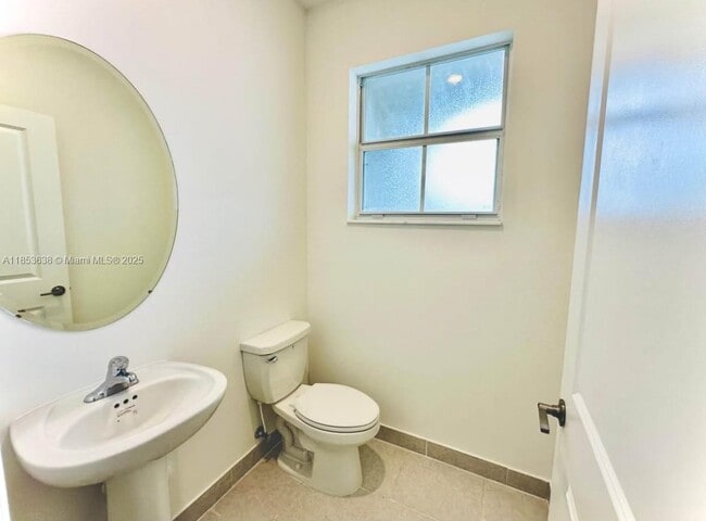 Building Photo - 1658 SE 26th Ter