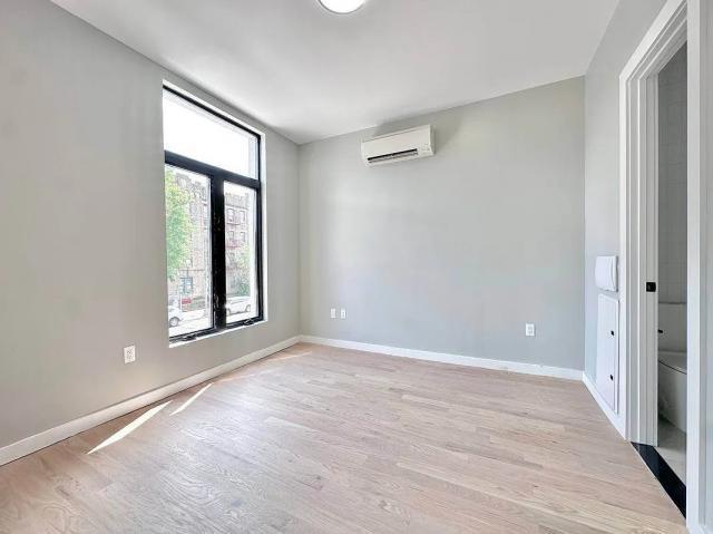 Foto del edificio - 2 bedroom in BROOKLYN NY 11226