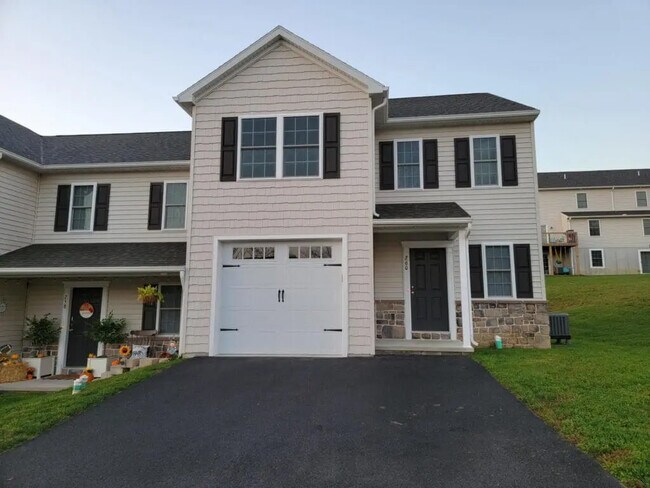 Building Photo - 256 Wildflower Dr