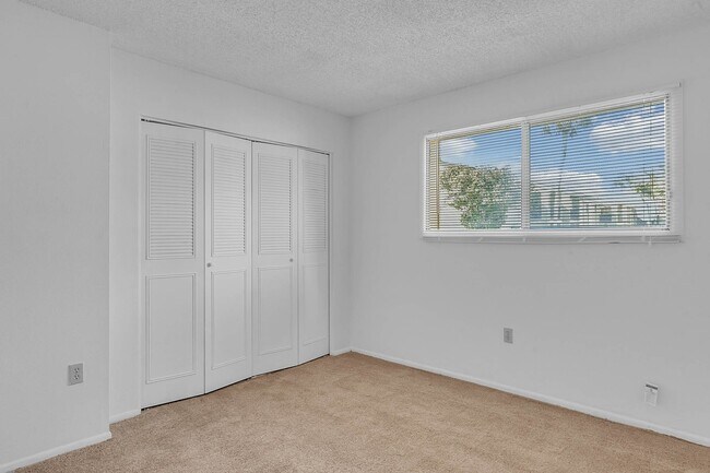 Foto del edificio - 902 Lake Destiny Rd