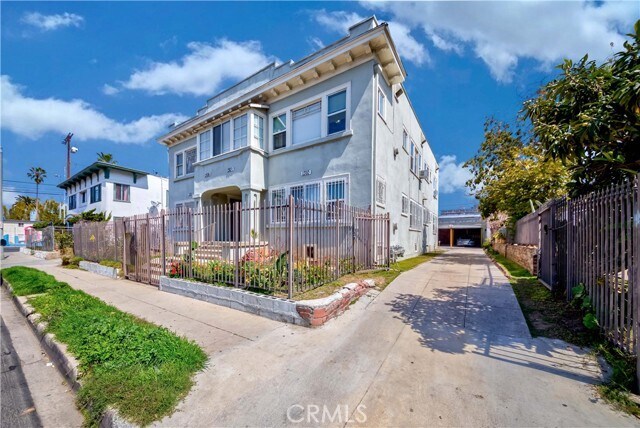 Foto del edificio - 1308 S Van Ness Ave