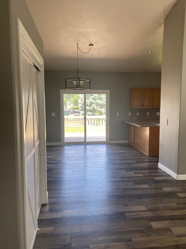 Building Photo - 215 Bison Trail
