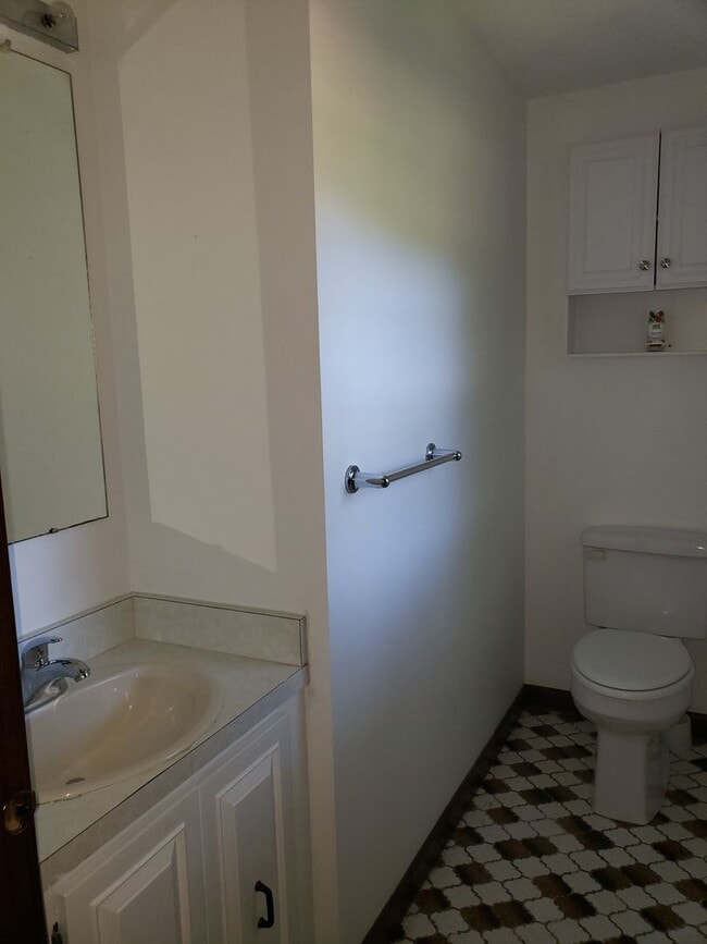 Building Photo - 3-Bedroom Ranch Rental – Year-Round, Utilities Included