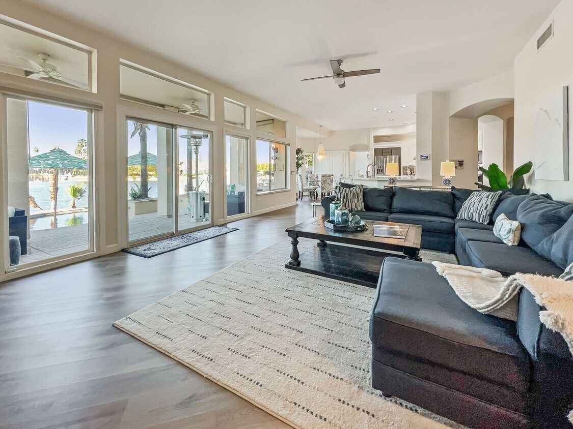 Foto principal - 1240 W Edgewater Dr