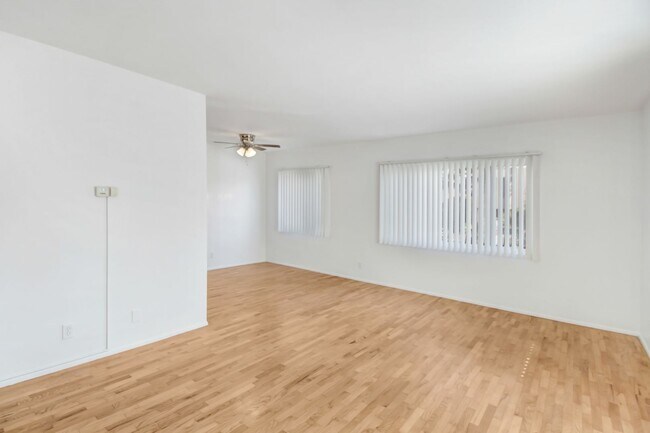 Foto del edificio - 1437 Brockton Ave