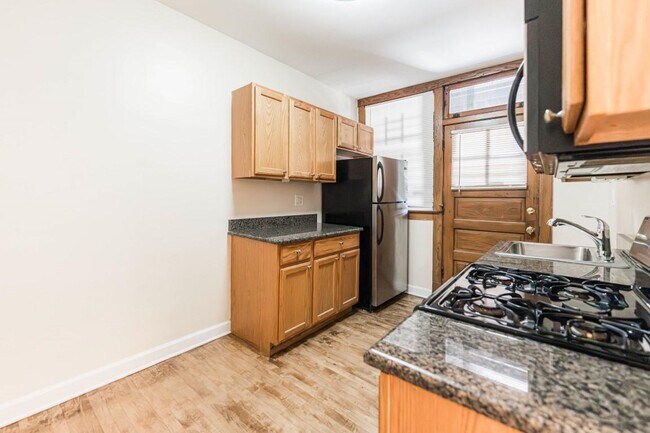 Foto del edificio - 3516 N Lawndale Ave