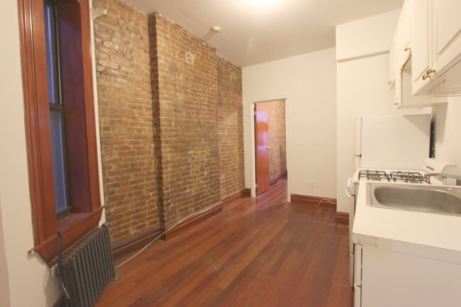 Building Photo - 434 E 76th St