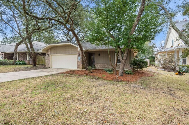 Foto del edificio - Sprawling 4-BR Niceville Rental with Gourmet Kitchen & 2-Car Garage!