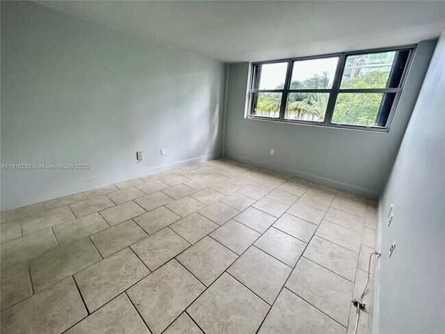 Foto del edificio - 555 NE 30th St