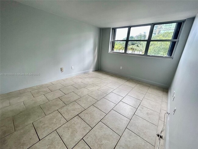 Building Photo - 555 NE 30th St