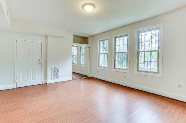 Building Photo - 1111 Lamont St NW