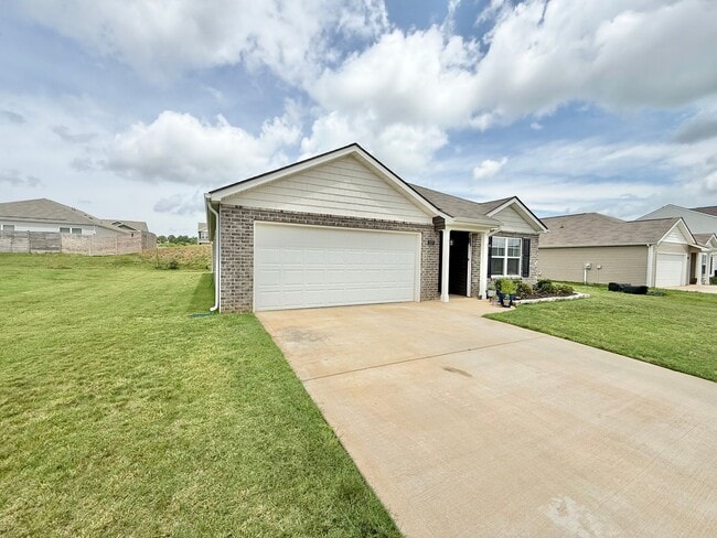Building Photo - 117 Crescent Cir