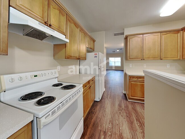 Foto del edificio - 2341 Suwanee Pointe Dr