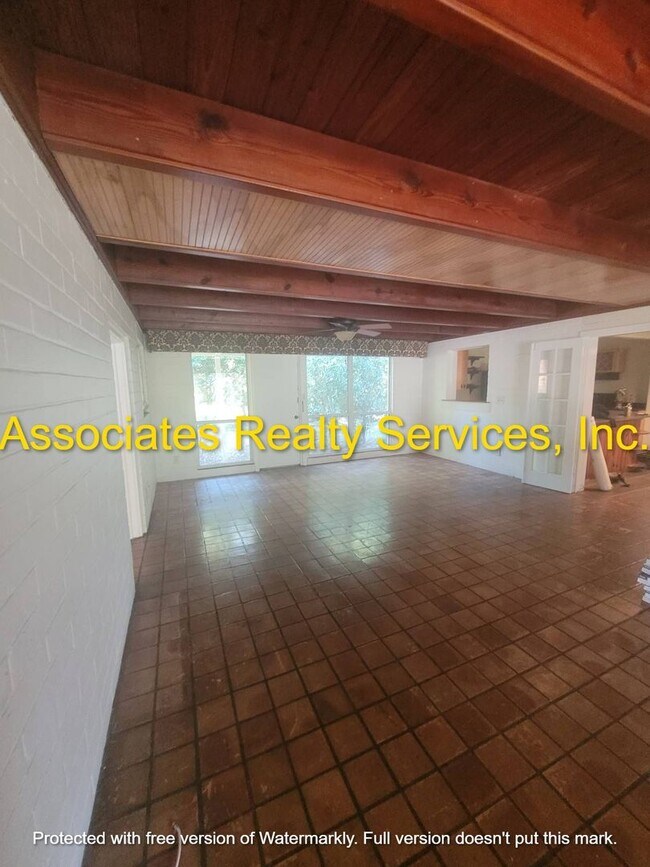 Building Photo - AVAILABLE NOW!!   4 bedroom in NW Gainesvi...