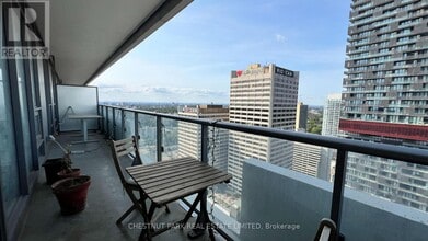 Building Photo - 2221-2221 Yonge St