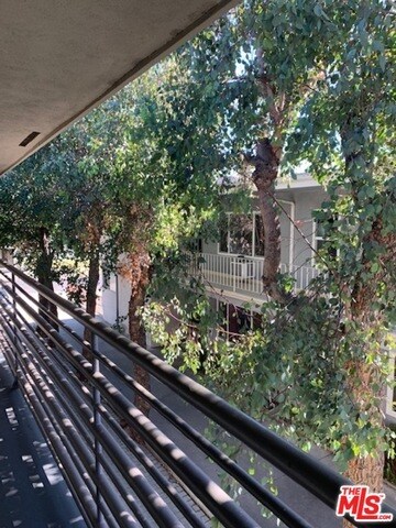 Building Photo - 1315 N Poinsettia Pl