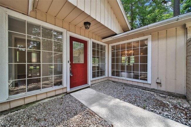 Building Photo - 259 Spring Pines Dr