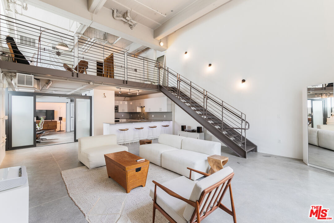Foto principal - 1130 Flower St