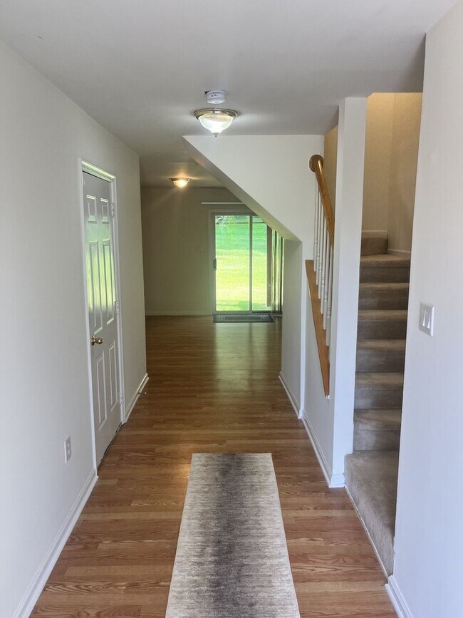 Foto del edificio - 18 Emandan Ln