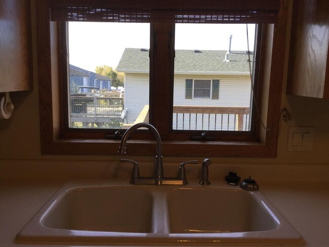 Kitchen sink area - 3991 Whiting Ln NE