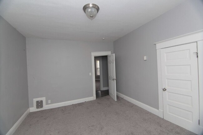 Building Photo - Charming 4-Bedroom Home with Modern Amenit...