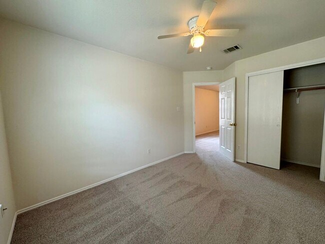 Building Photo - Great one story white brick, 4 bedroom hom...